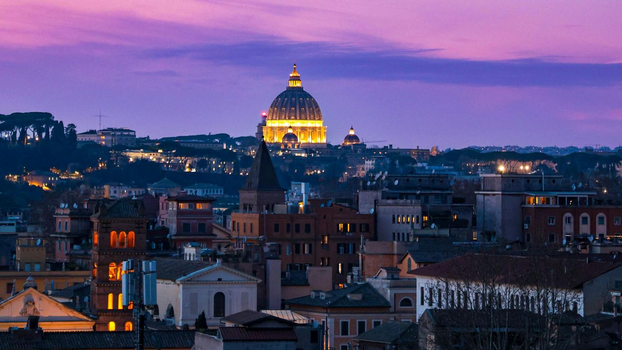 Via Margutta torna a splendere: la 125ª edizione dei “Cento Pittori” trasforma Roma in una galleria a cielo aperto