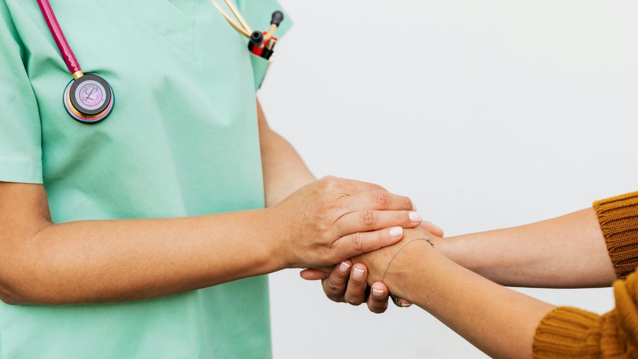 Sanità: cala la fiducia nel sistema pubblico, pesano di più le liste d’attesa