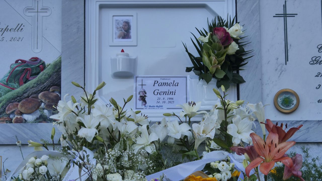 Pamela Genini, le tracce nella bara e gli errori del profanatore: impronte, DNA e frullino verso una verità terribile