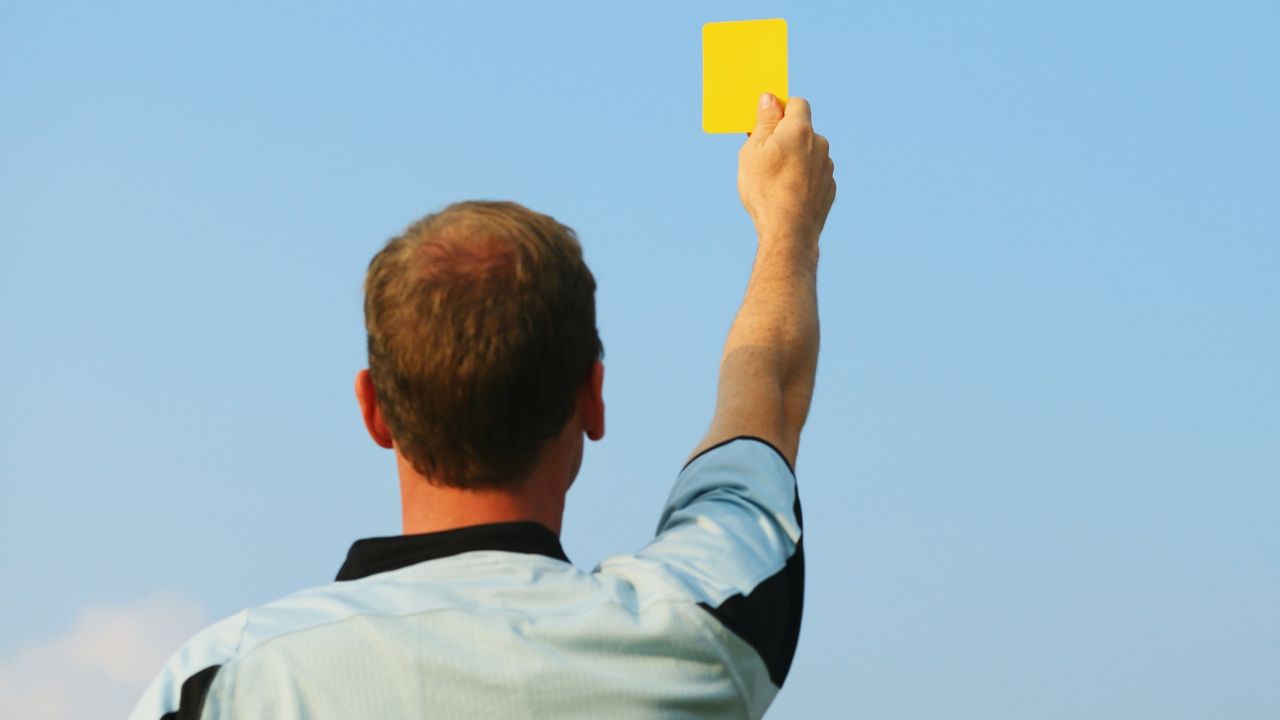 Arbitri indagati, il “Gioca Jouer” di Rocchi nella sala Var: gesti, segnali e il sospetto di un controllo sulle decisioni