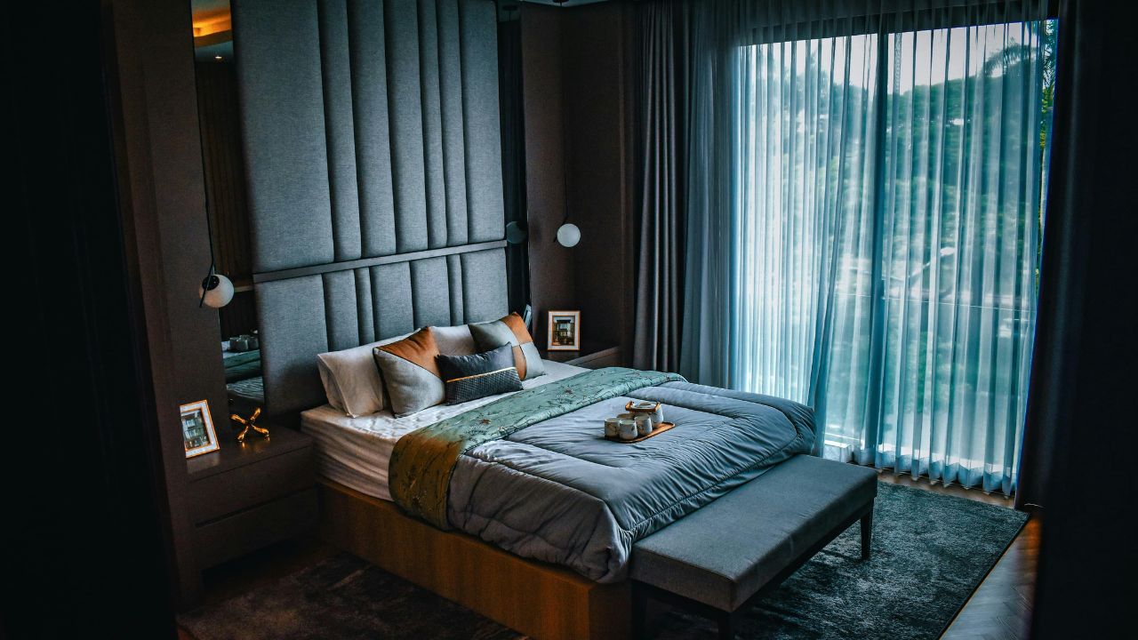 Booking sotto accusa: hotel “spinti” pagando di più? L’Antitrust indaga e il rischio multa è altissimo