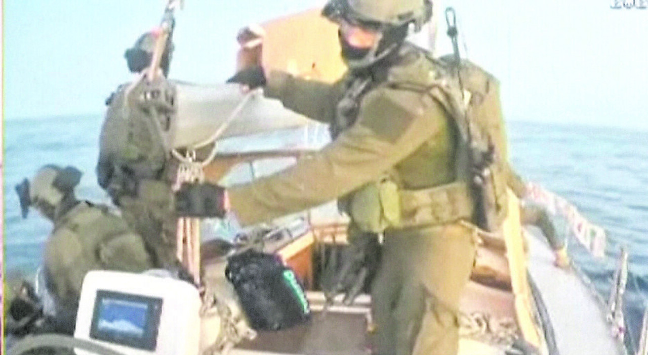 I pirati di Netanyahu assaltano la Flotilla in acque internazionali: telecamere spaccate, attivisti fermati e navi lasciate alla deriva
