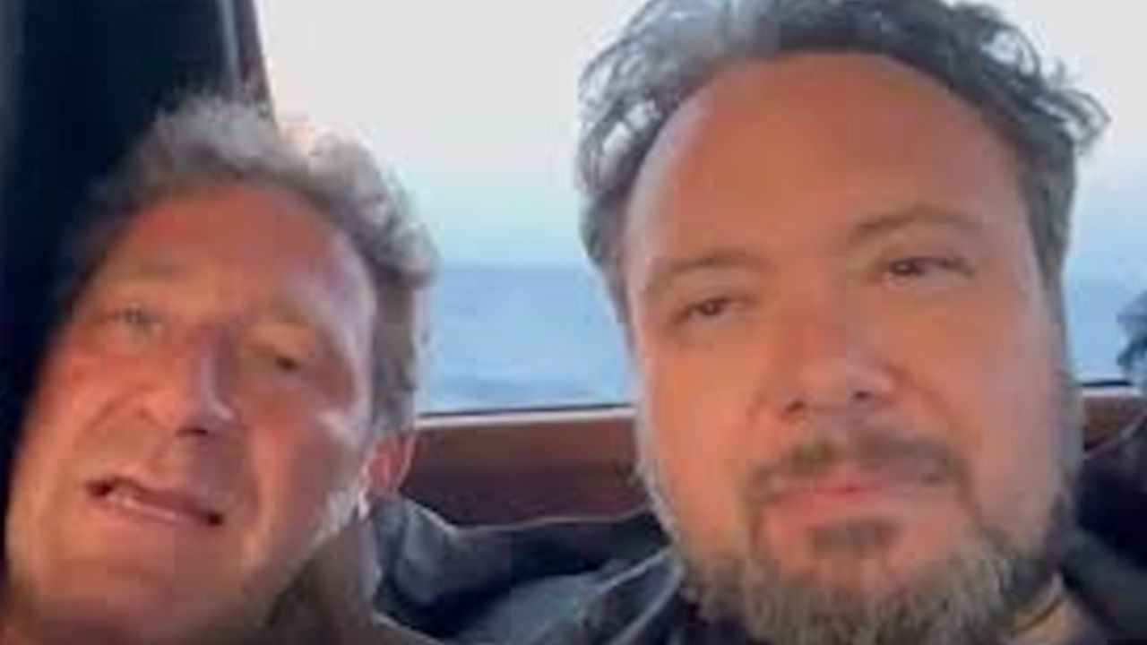 Flotilla, il ritorno da Israele di Carotenuto e Mantovano: “Picchiati e umiliati, un incubo in mare”