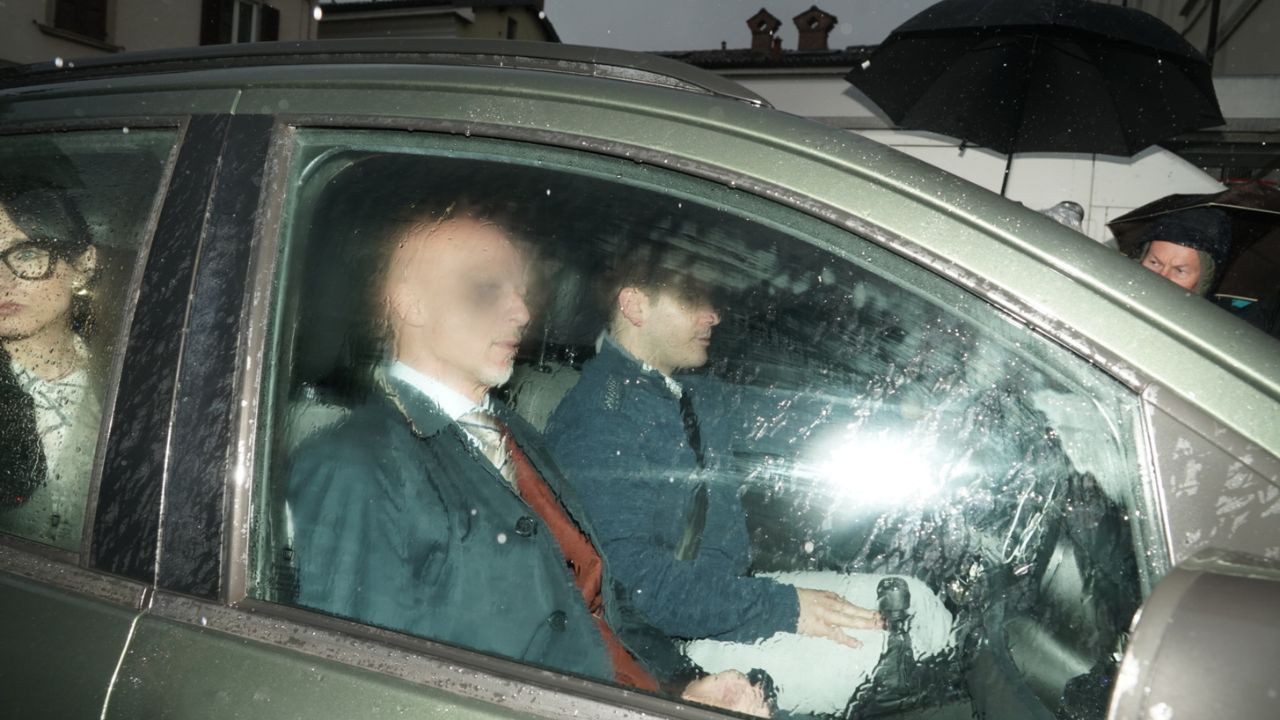 Caso Garlasco, Andrea Sempio arriva in procura a Pavia e non risponde ai pm