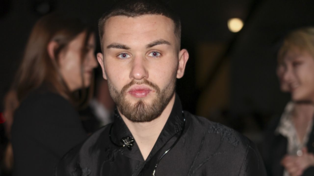 Artem Tkachuk, l’attore della serie tv “Mare Fuori” arrestato a Milano: “Pino ‘o pazzo” distrugge macchine e minaccia gli agenti