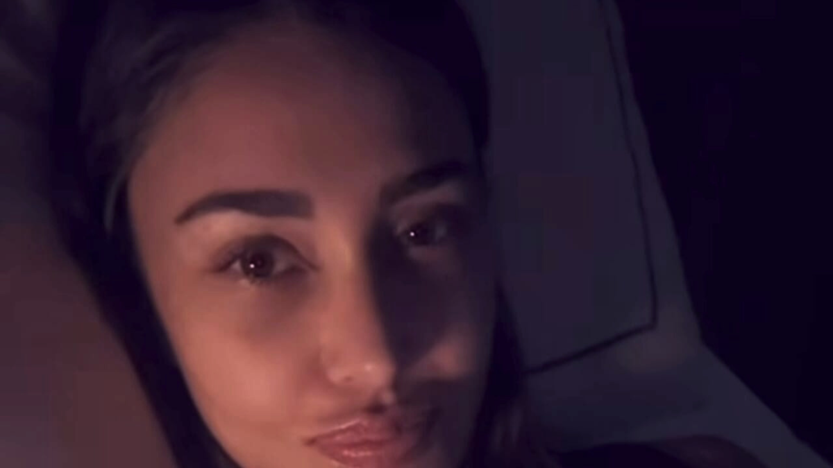 Belén rompe il silenzio dopo il ricovero: un occhiolino ai fan mentre si infittiscono le ombre sugli incidenti di Milano
