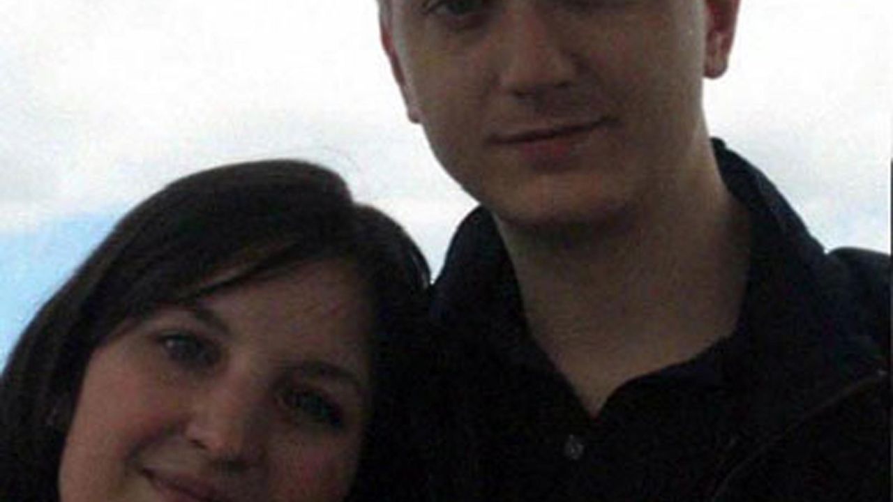 Garlasco, il mistero dei “giochi erotici” regalati da Alberto Stasi a Chiara Poggi: spunta anche il soprannome “piccione”