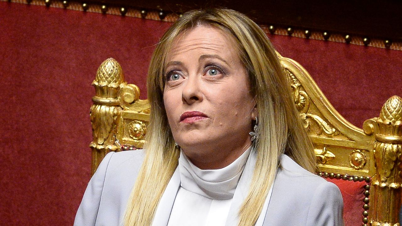 Meloni apre la campagna elettorale: vuole il voto nella primavera 2027, Salvini e Tajani frenano. E dietro lo scontro c’è Vannacci