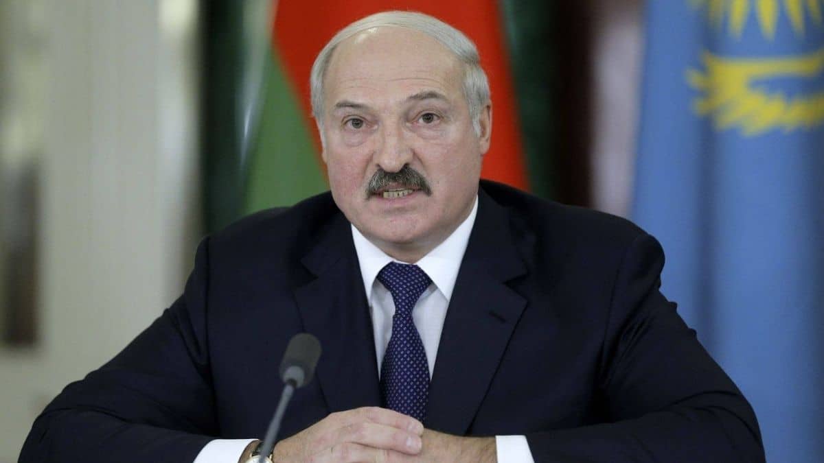 Lukashenko attacca Giorgia Meloni e chiama Macron: “Volete davvero lasciare il processo di pace a una donna?”