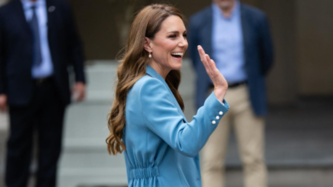 Kate Middleton conquista Reggio Emilia tra abbracci, inchini e selfie: “È la nuova Lady Diana”