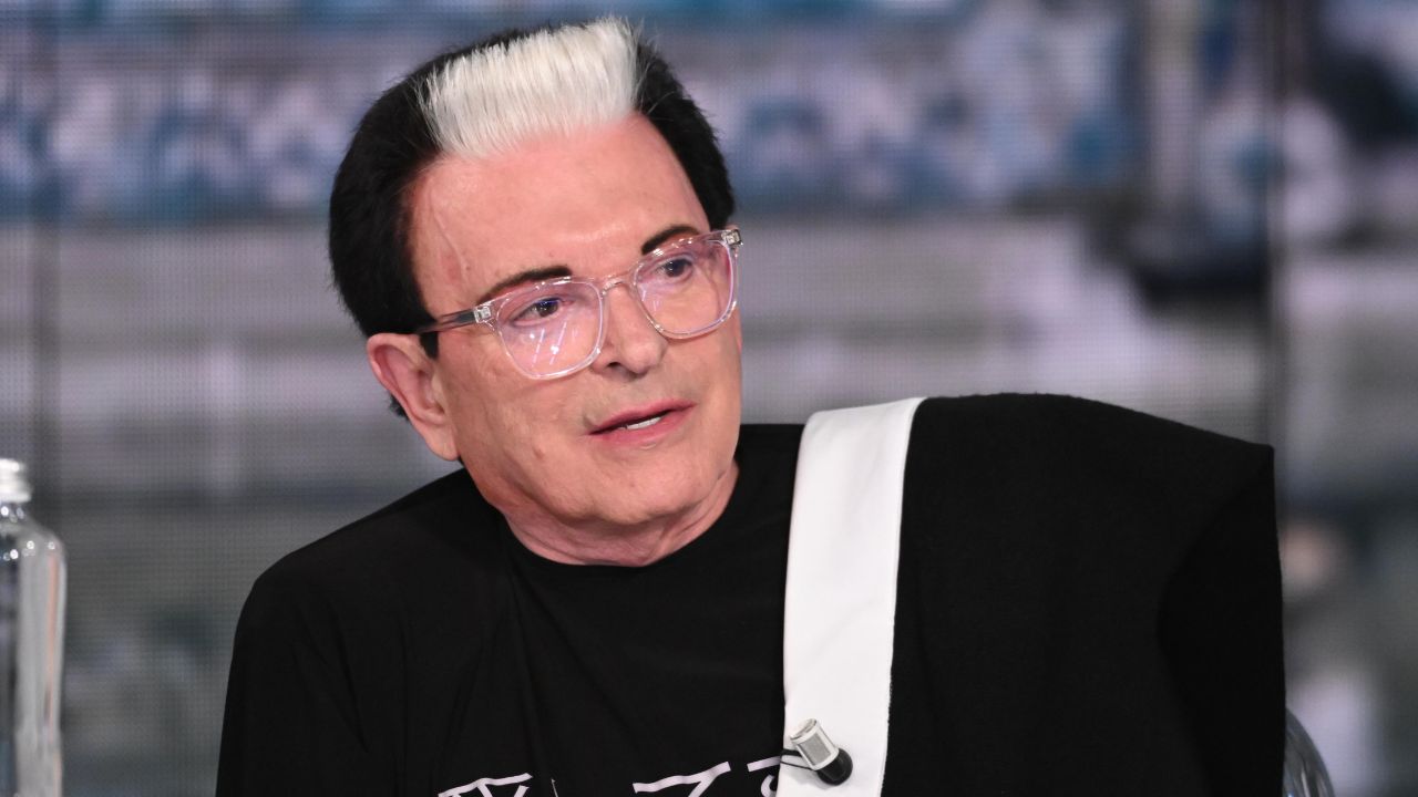 Cristiano Malgioglio si è sposato: «Mio marito ha 45 anni». La conferma nel salotto di Alberto Matano