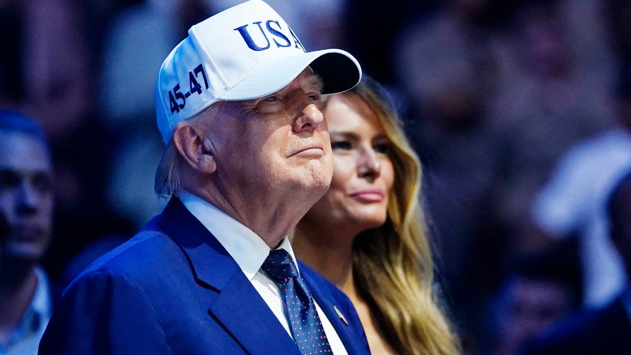 Trump trasforma le deportazioni in videogiochi per bambini: insegui i migranti sul Rio Grande, costruisci il muro e riempi i «conti Trump»