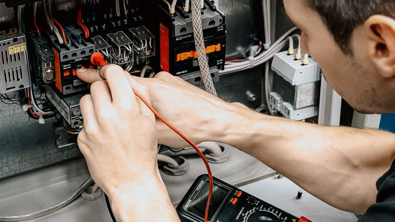 Spostarsi da casa al lavoro, per la mobilità si spende più di uno stipendio all’anno