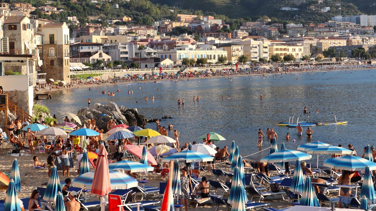 Turismo, a luglio e agosto previsti oltre 40 milioni di arrivi  