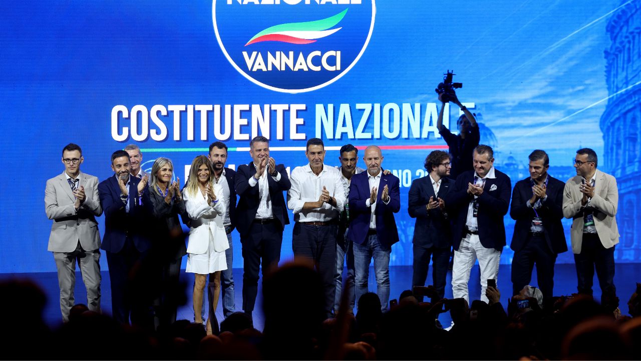 Vannacci fa tremare il centrodestra in Calabria: ruba un uomo a Forza Italia e ora può regalare il seggio al campo largo