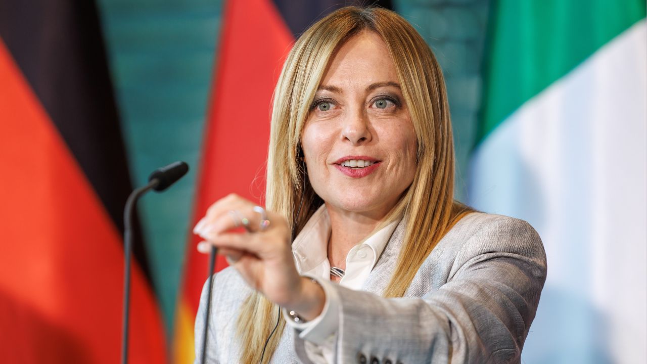 Meloni punta il Quirinale e regala un programma al campo largo: fermare la destra diventa il nuovo collante delle opposizioni