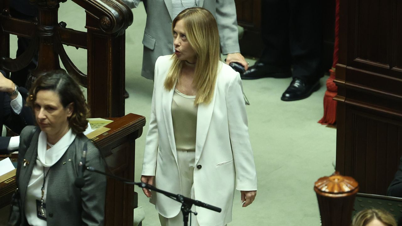 Meloni e il nodo della legge elettorale: se vuole votare ad aprile 2027 deve fermare il suo Melonellum