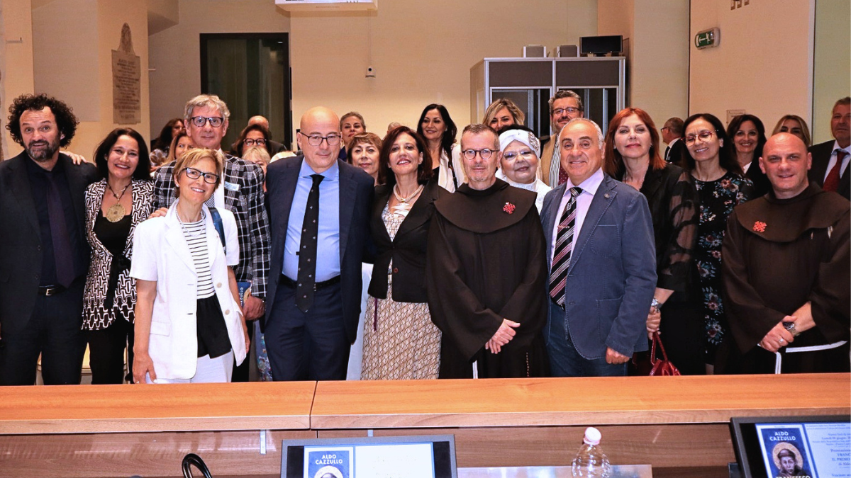 Aldo Cazzullo vince il Premio IusArteLibri Il Ponte della Legalità con il saggio su San Francesco, il primo italiano