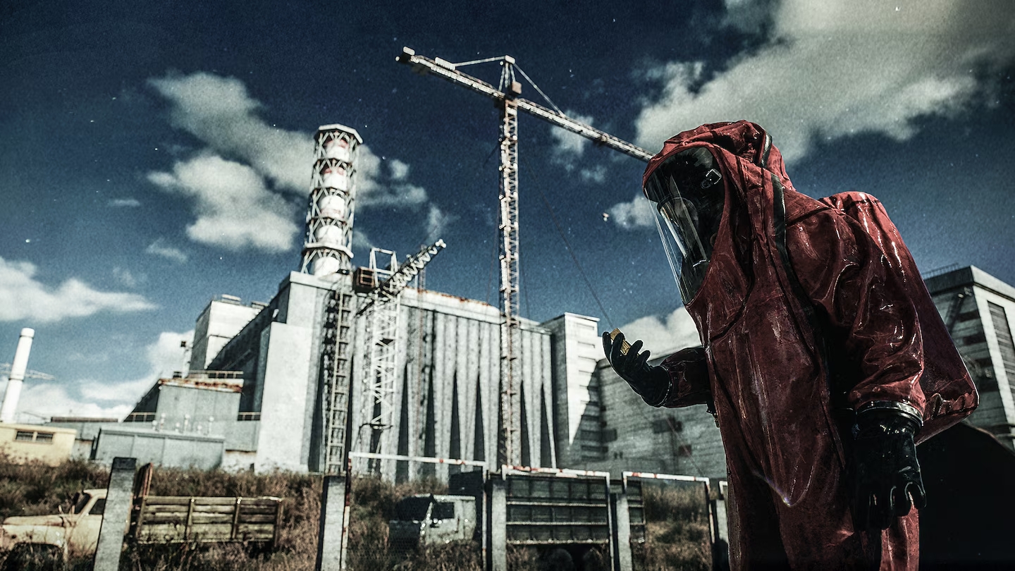 Chernobyl torna nel mirino: drone russo colpisce un deposito nucleare, Zelensky accusa Mosca di un attacco «vile»