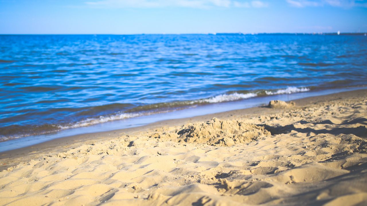 Mediterraneo bollente, l’acqua supera i 33 gradi e scatta l’allarme: «Con l’arrivo dell’aria fresca rischio di fenomeni estremi»
