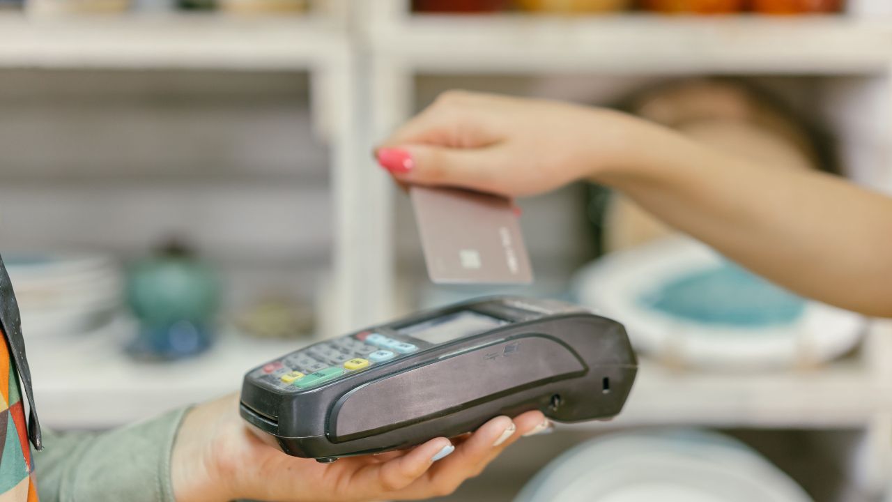 Pagamenti con il Pos, meno costi a carico degli esercenti