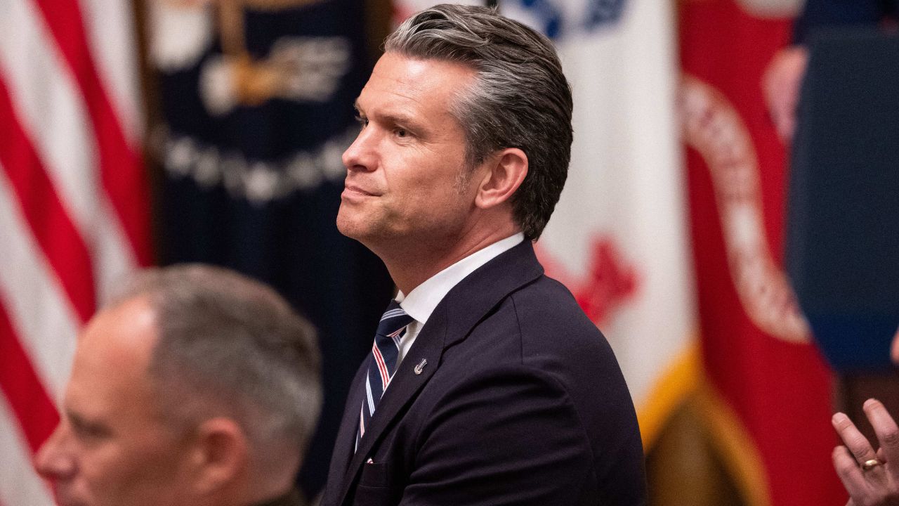 Hegseth cancella l’obbligo del vaccino anti-influenzale e 160 soldati si ammalano in Texas: scoppia il caso nella base di Lackland