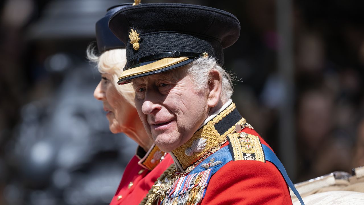 Perché re Carlo III festeggia il compleanno a giugno? La curiosa tradizione del doppio compleanno e il fascino del Trooping the Colour