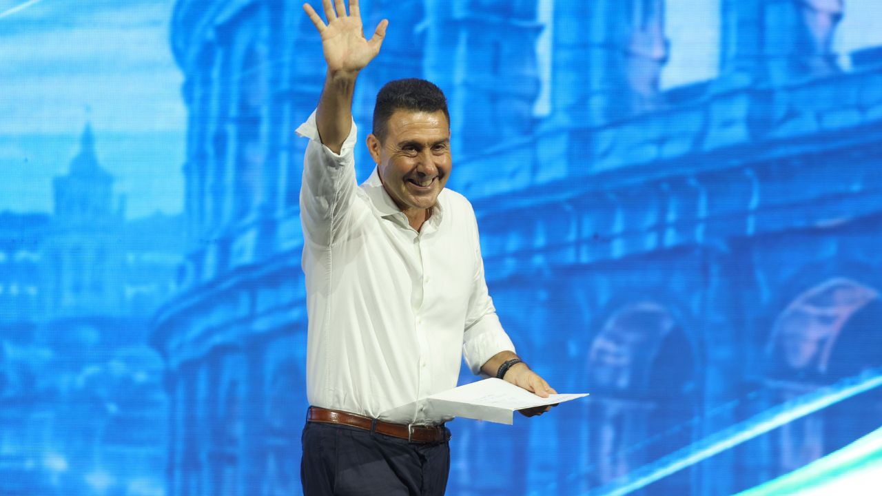 Vannacci supera la Lega e ora fa paura a Meloni: Futuro Nazionale sale al 6,4%, FdI scende sotto il 27%