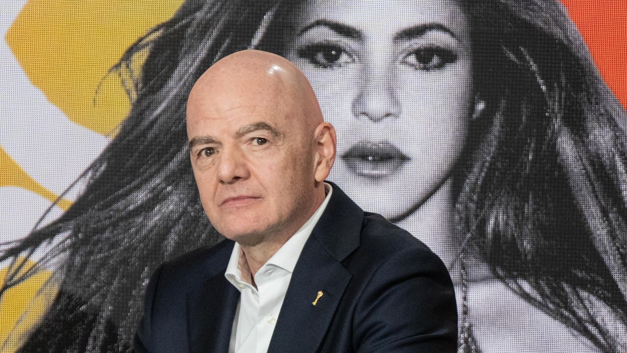 Mondiali 2026, da Shakira a Infantino: tra sosia, maglie tarocche e la battuta sull’Italia, il torneo regala già i primi casi fuori dal campo