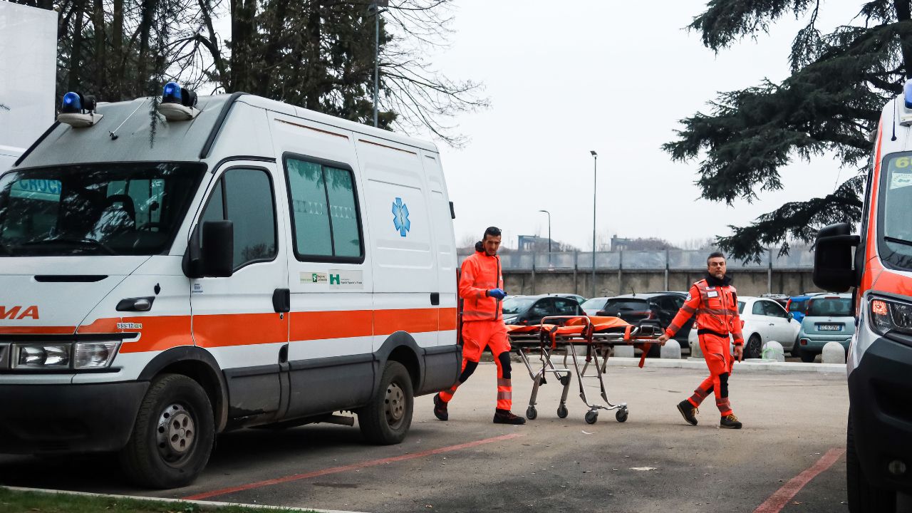 Strage di Crans-Montana, l’autopsia sui sei italiani: «Non erano ubriachi né drogati». Ora il nodo sono le vie di fuga