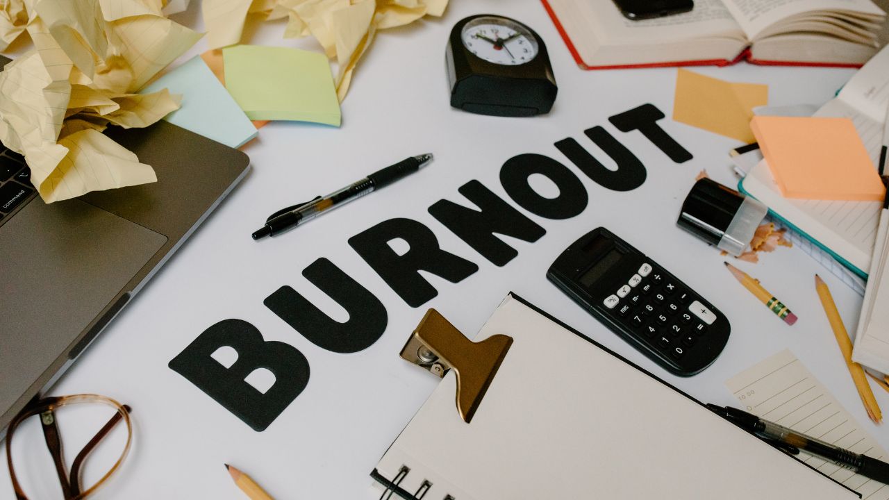 Workday, l’AI riduce il burnout ma rischia di ampliare il deficit di connessione umana sul lavoro