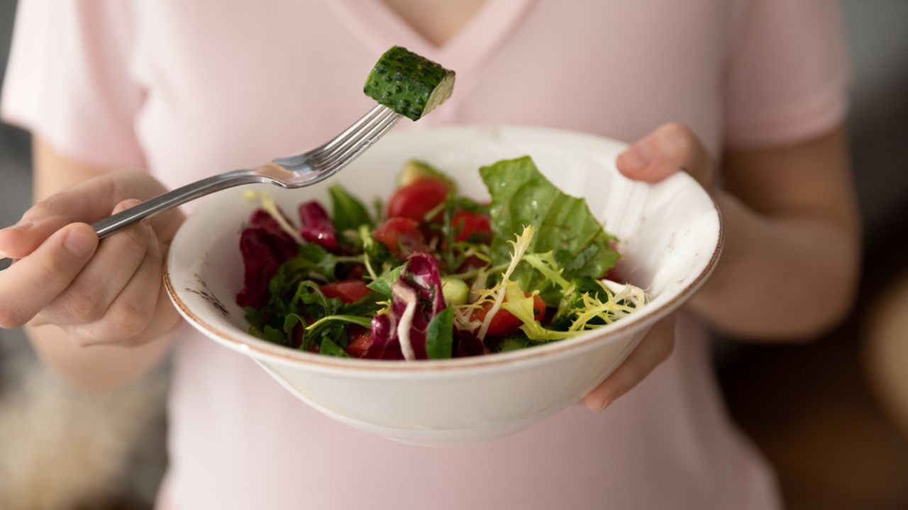 Benessere estivo, una persona su 5 nel mondo soffre di gonfiore addominale. I 10 benefici del plant-based