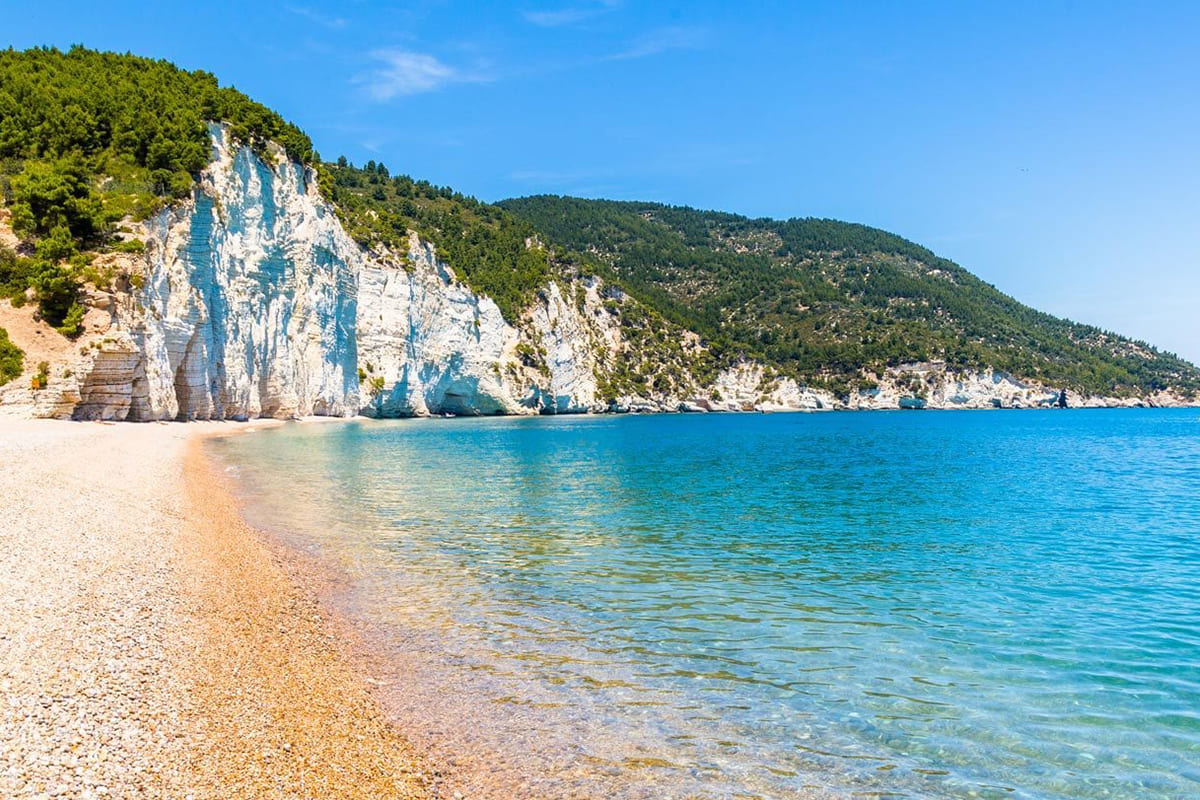 Estate di lusso in Puglia: per una giornata al mare si possono spendere fino a 120 euro