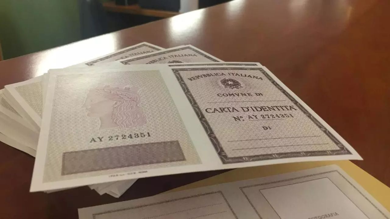 Viaggi all’estero, senza la carta d’identità elettronica avremo problemi alle frontiere