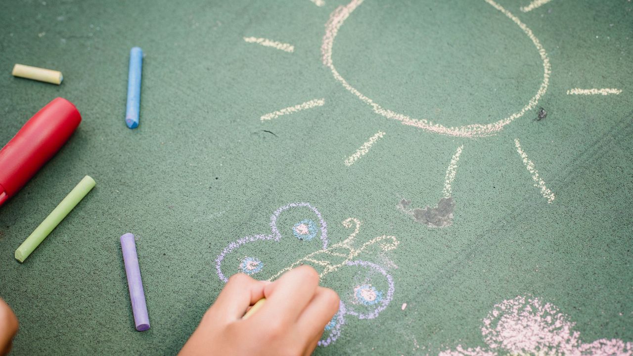Centri estivi, cresce la spesa delle famiglie (+27% in tre anni): costano 179 euro a settimana per bambino