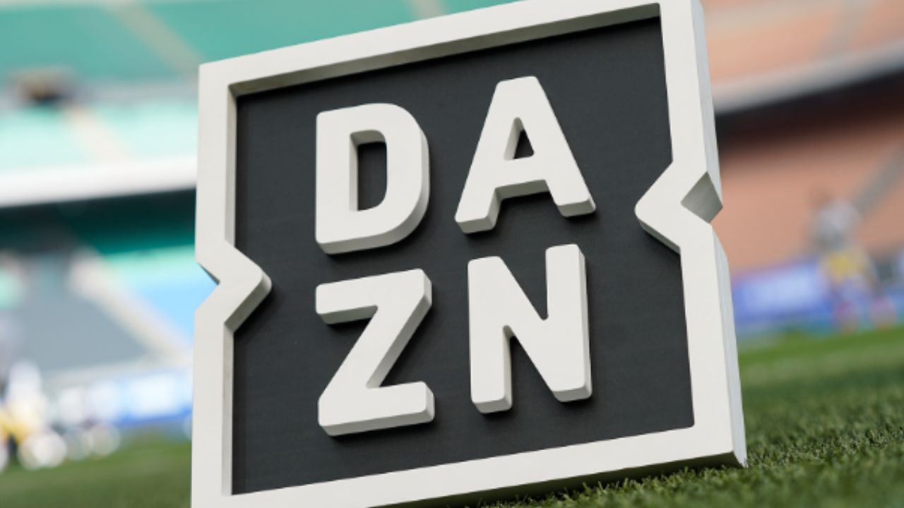 DAZN tratta i tifosi come un bancomat: prezzi aumentati del 26% in tre anni, mentre continuano i disservizi e l’assistenza non funziona