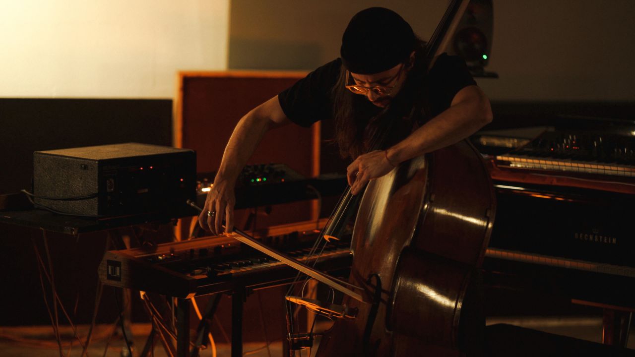 Edoardo Petracci, il compositore solitario, debutta con l’album “By This Window”