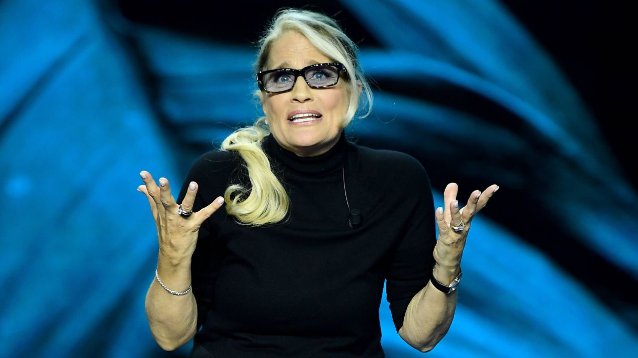 Heather Parisi madrina del Pride, Luxuria attacca: «È transfobica». E lei replica: «Alla comunità Lgbtq+ devo tutto»