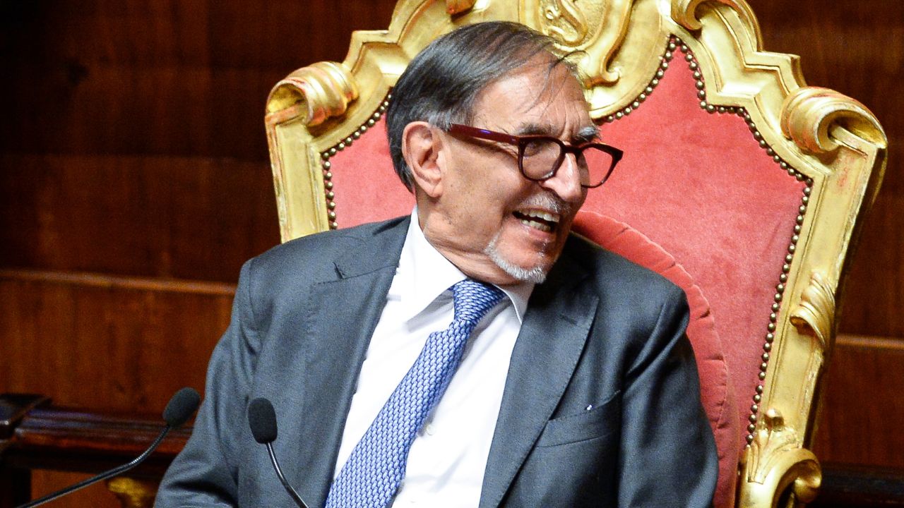 La Russa insulta Letizia Moratti: «Ma chi ca**o la ca*a, è una cretina». Forza Italia insorge, poi arrivano le scuse del presidente del Senato