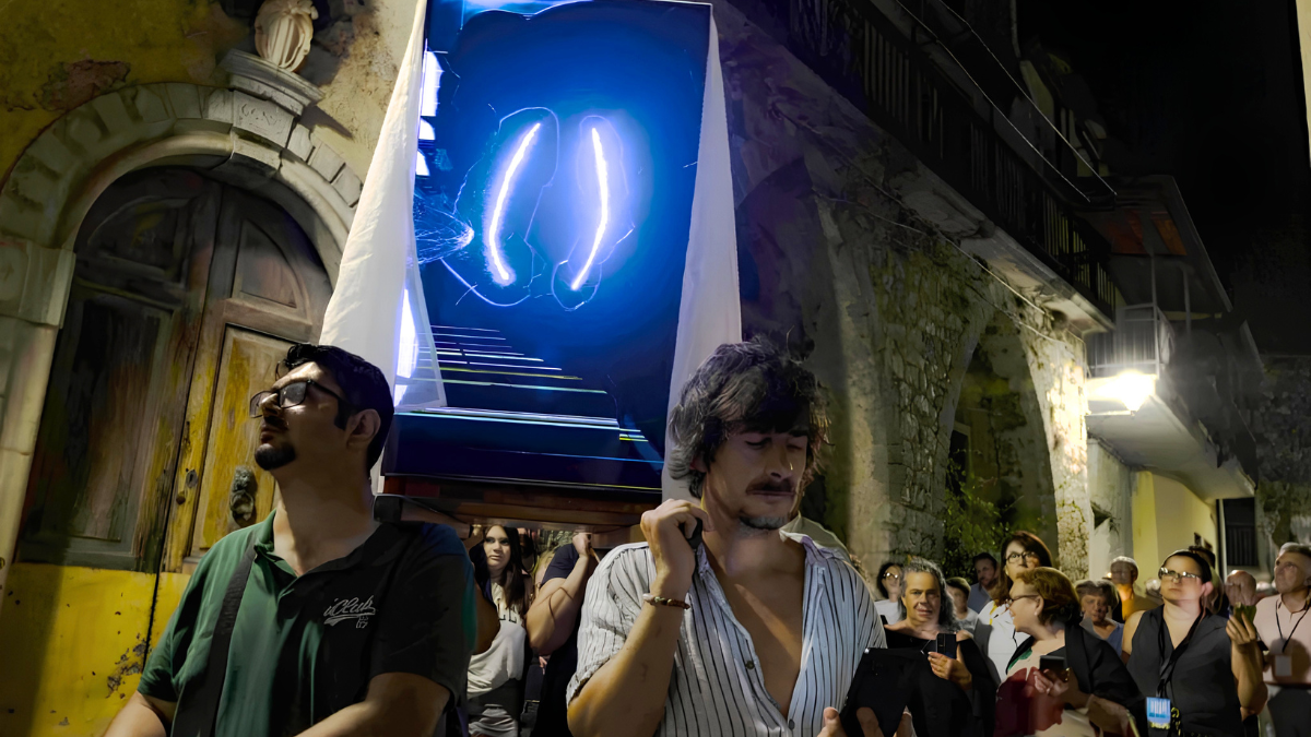 “Machina Sacra”, la prima processione digitale dove la “fede” è guidata dall’IA
