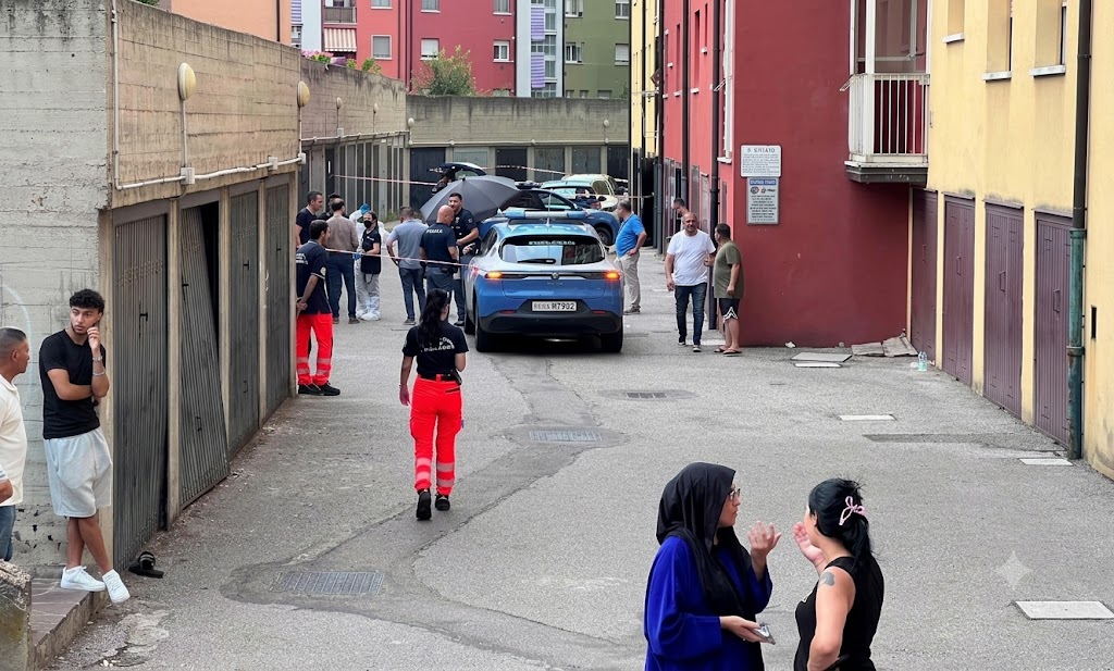 Bologna, muore durante il fermo della Polizia al Pilastro: aperta un’inchiesta