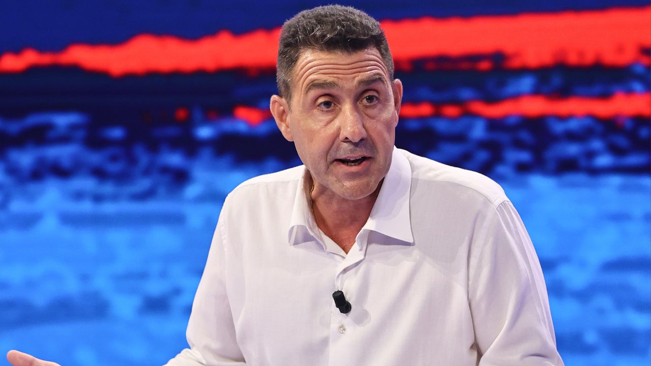 Vannacci vuole multare chi dice «mortacci tua»: multe fino a 309 euro. E a Roma rischiano di pagarla in tre milioni