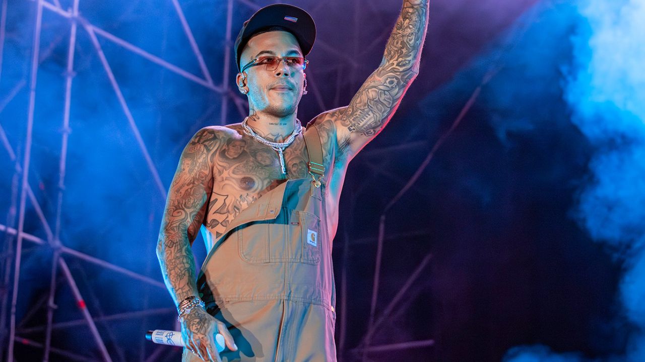 Sfera Ebbasta, conti da record: ecco quanto guadagna il rapper e il confronto con Fedez