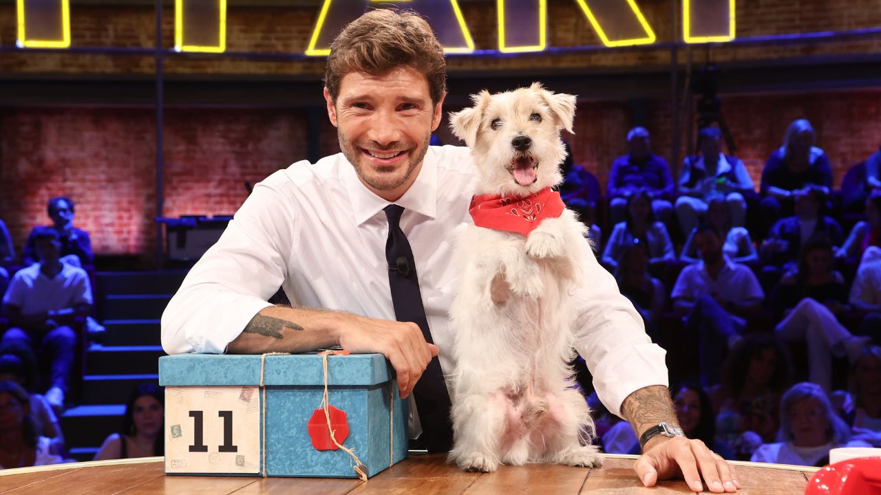 Affari Tuoi perde Gennarino: il cane di Stefano De Martino va in pensione