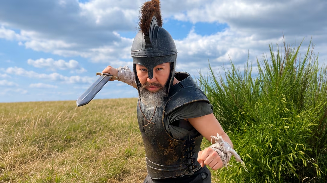 Dietro i muscoli di Ulisse, la stuntwoman alta meno di un metro e 40 che ha sostituito Matt Damon nell’«Odissea» di Nolan