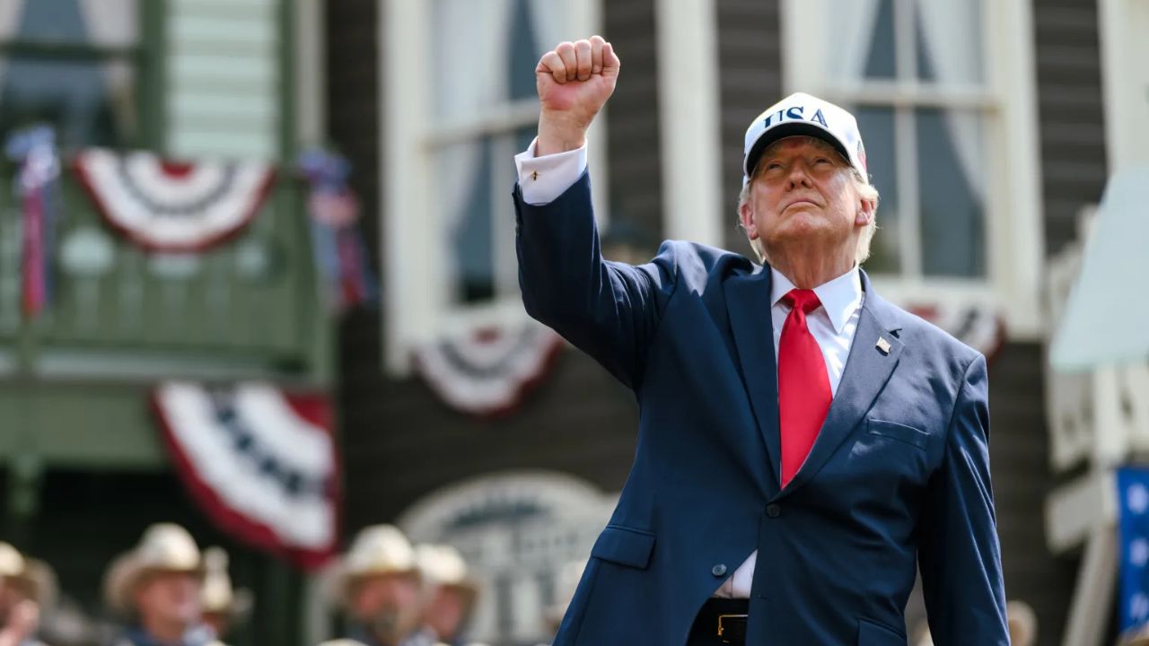 Usa, nasce il piano di investimenti per le famiglie targato Trump: 1000 dollari sul conto ai bambini nati tra il 2025 e il 2028