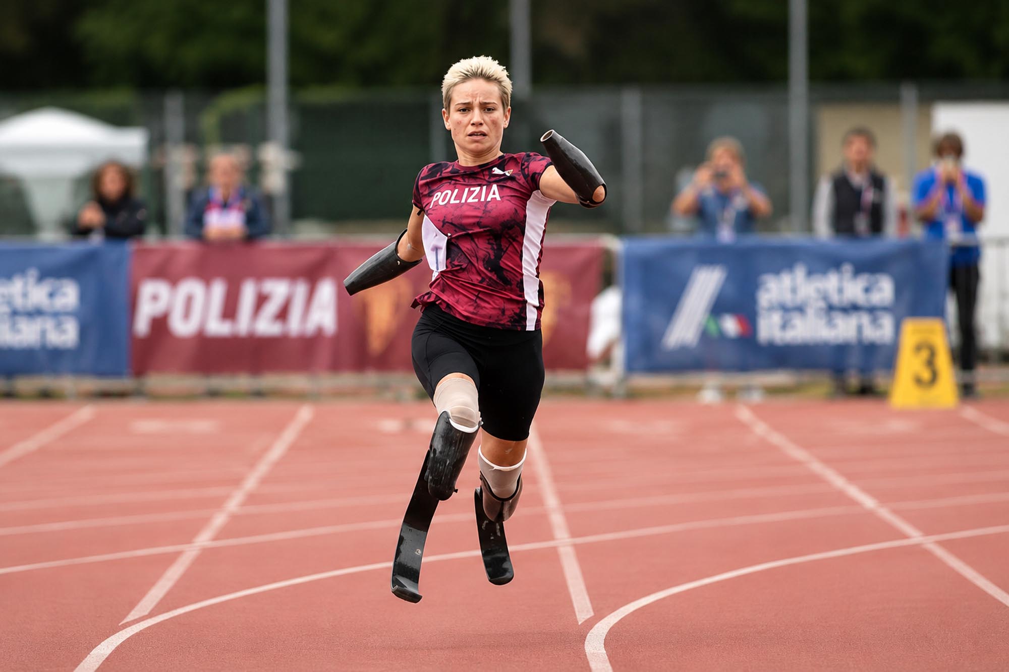 Bebe Vio riparte dai 100 metri: dopo l’addio alla scherma la nuova vita sportiva comincia sulla pista di Grosseto