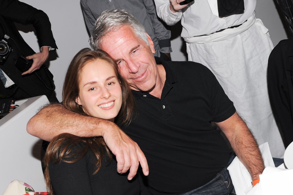 Chi è Karyna Shuliak, l’ultima compagna di Jeffrey Epstein che potrebbe ereditare oltre 100 milioni di dollari