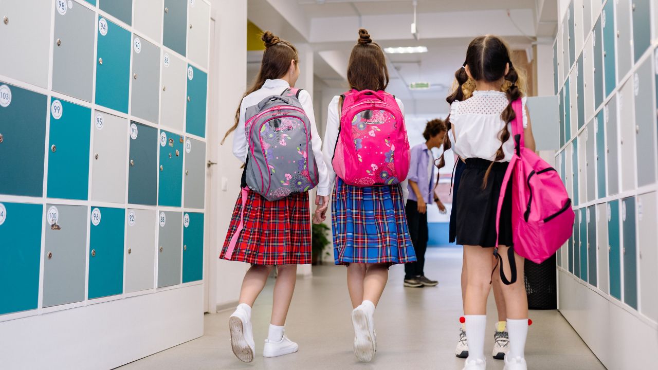 Ritorno in aula con stangata: la ripresa delle lezioni costa fino a 1.300 euro a studente