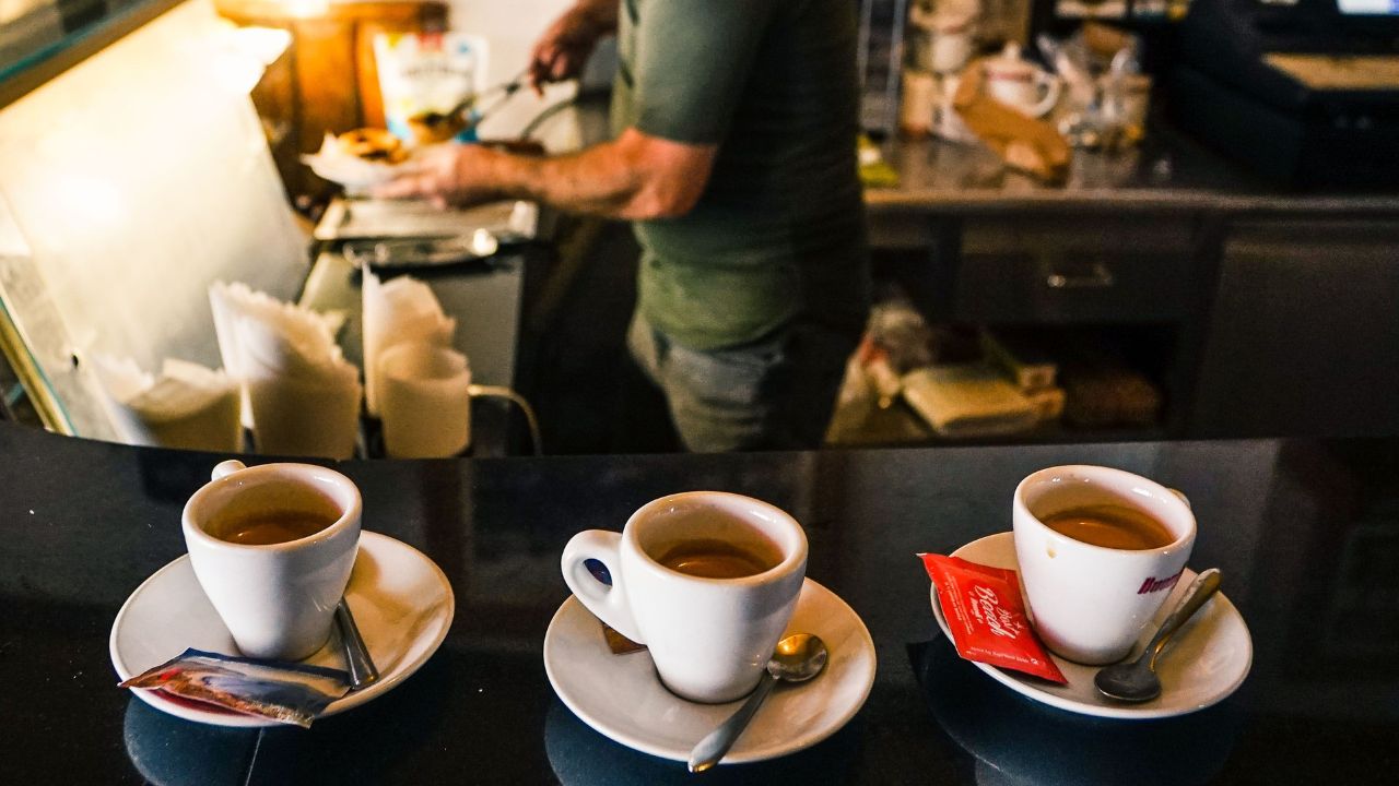 L’espresso al bar è sempre più caro: a Bolzano il record di 1,51 euro a tazzina, Messina la più economica